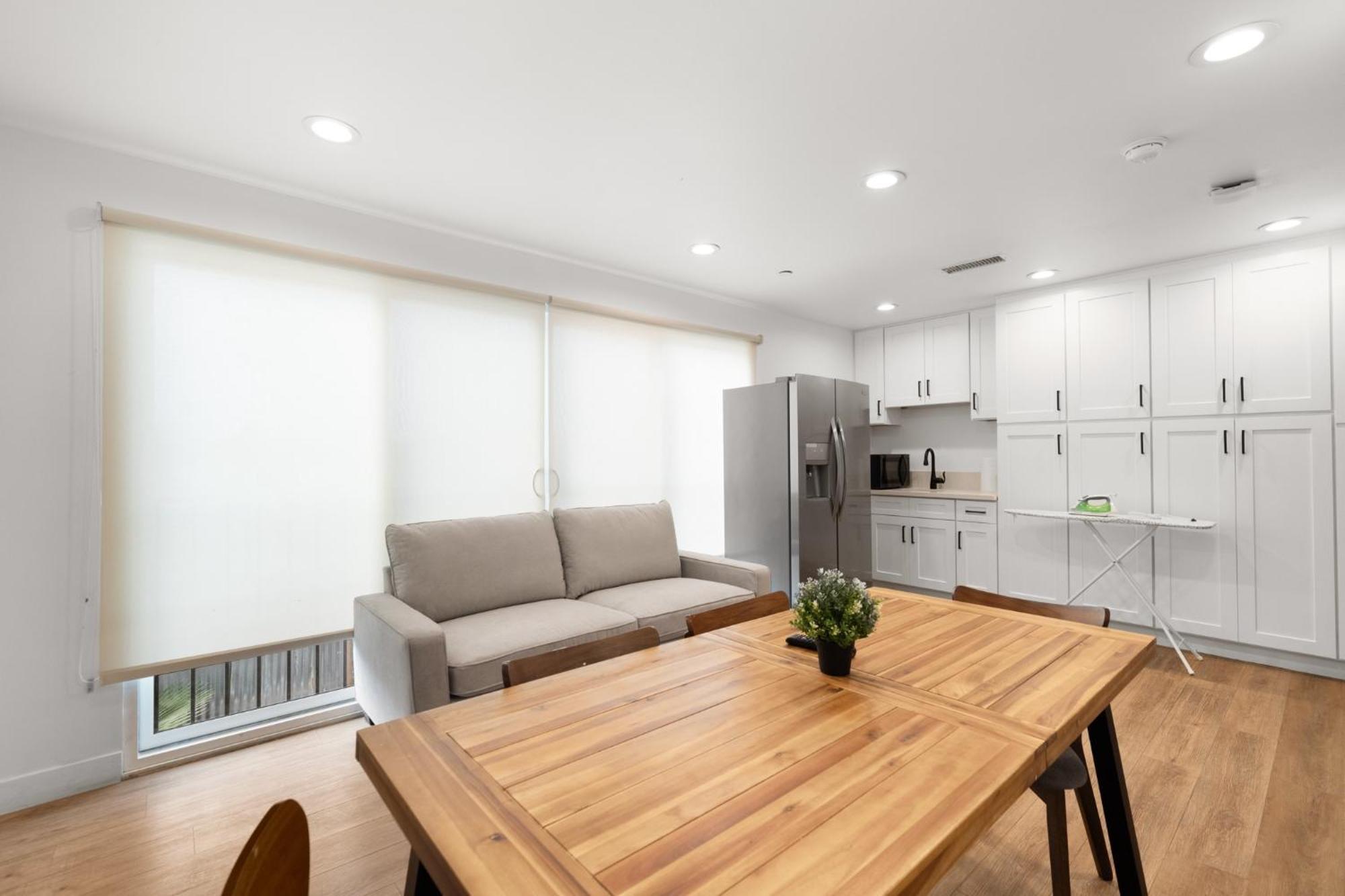 Modern Getaway In The Heart Of La Near Usc, Private Room With Share Living Room And Kitchen 로스앤젤레스 외부 사진