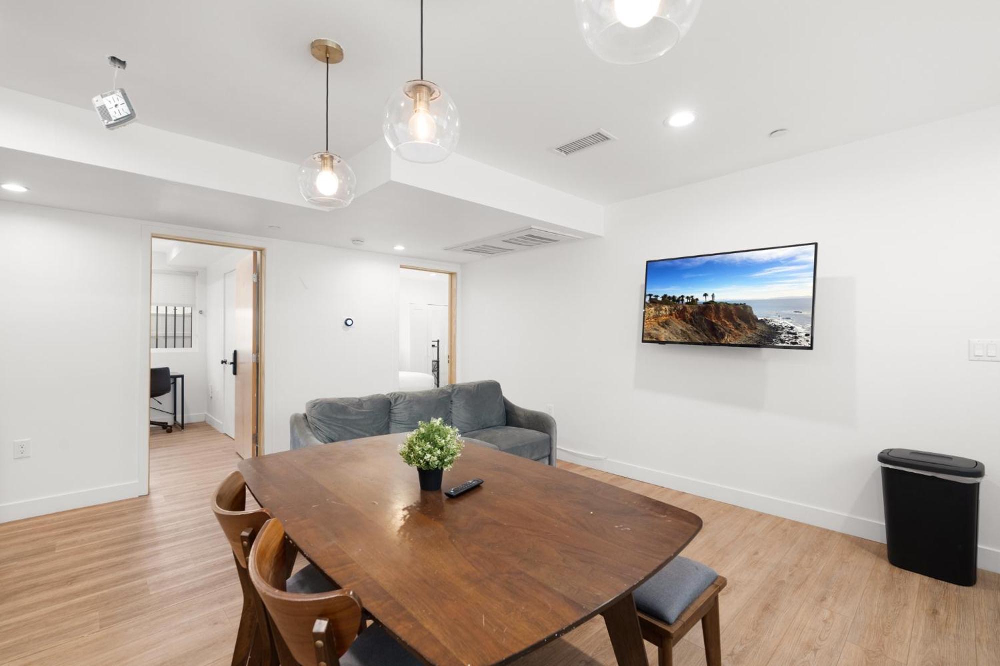 Modern Getaway In The Heart Of La Near Usc, Private Room With Share Living Room And Kitchen 로스앤젤레스 외부 사진